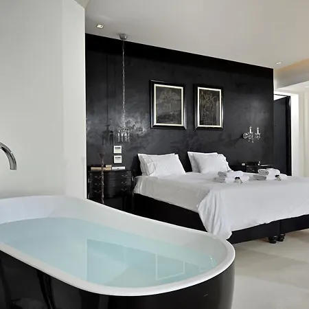 Alto Psyrri Penthouse By K&k Daire Atina