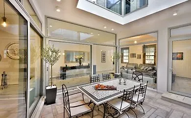 Alto Psyrri Penthouse By K&k